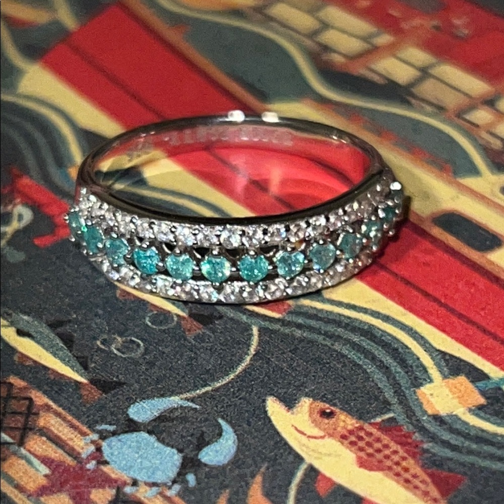 Elegant Silver and Green Gemstone Ring